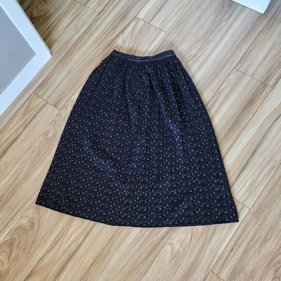 Jeanne Pierre Lambs Wool Knit Pleated Metallic Midi Skirt in Black & Silver - Picture 10 of 13